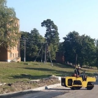 По вул. Соборній в смт. Хотінь триває поточний ремонт