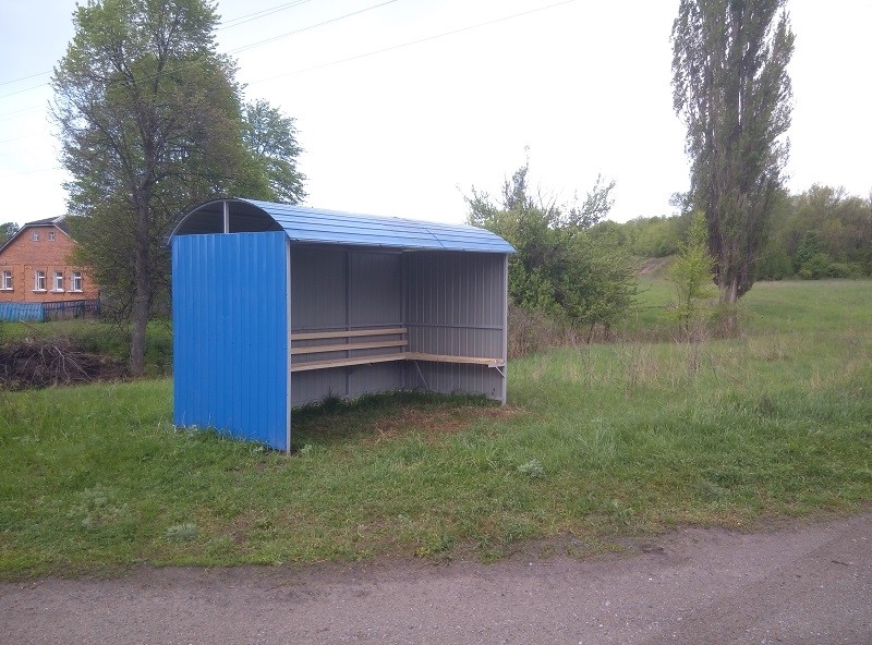 Продовжуємо минулорічні роботи з встановлення зупинок для очікування транспорту