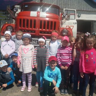 Рятувальники влаштували для дітей акцію  «Запобігти. Врятувати. Допомогти» в cмт. Хотінь