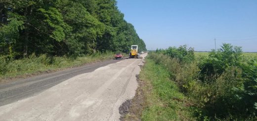 Розпочався поточний середній ремонт покриття автомобільної дороги загального користування місцевого значення О191505 Хотінь-межа Росії, км 2+500 – км 4+500